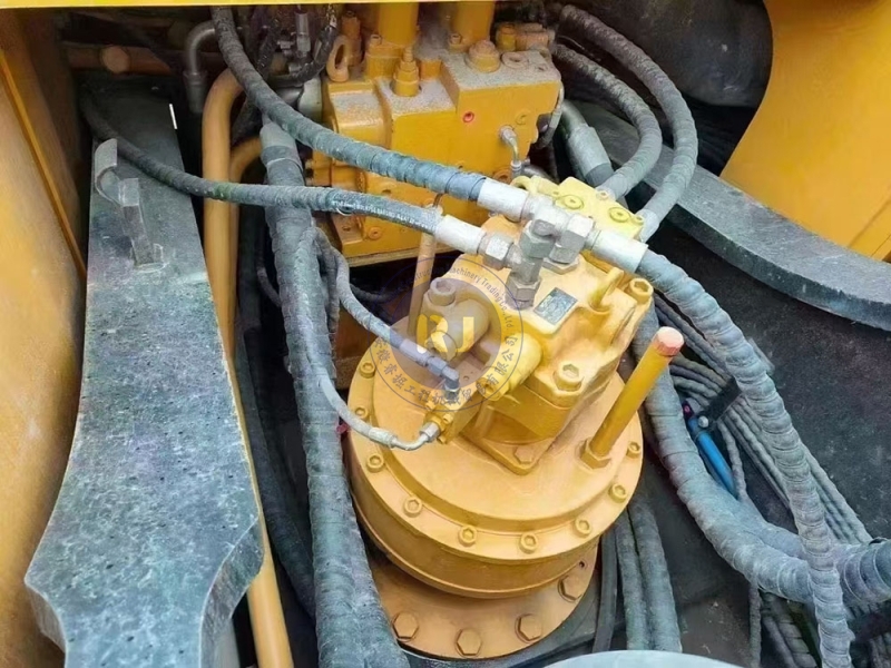 Bucket Rod Digging Force 180kN SANY 365H Used Crawler Excavator Engine Cooled to 50℃ in Desert Test
