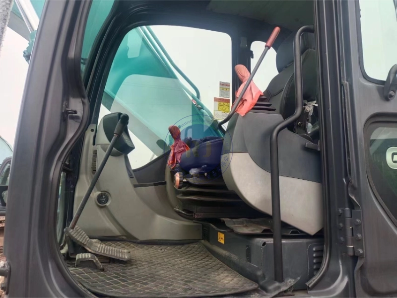 90 new Used Excavator Kobelco SK250 for sale