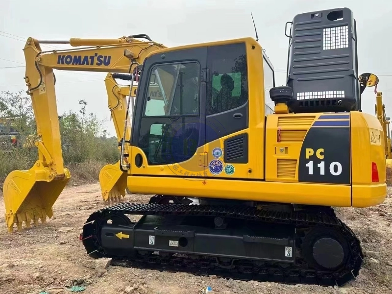 Used komatsu PC110 Original Japan 11Ton High Work Efficiency and Low Working Hours Middle Digger Imported From Japan