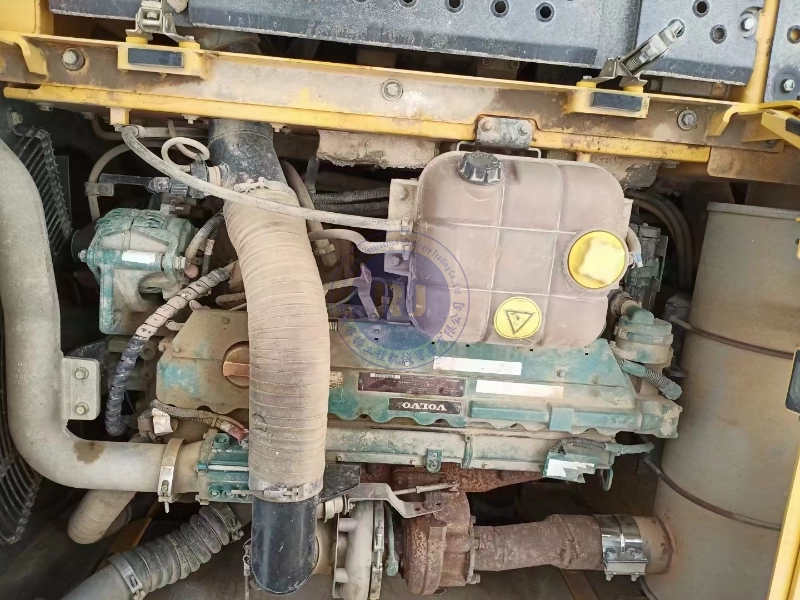 Good Price Second-hand Volvo 300 Excavator Used Excavator VOLVO EC300 Crawler Excavator