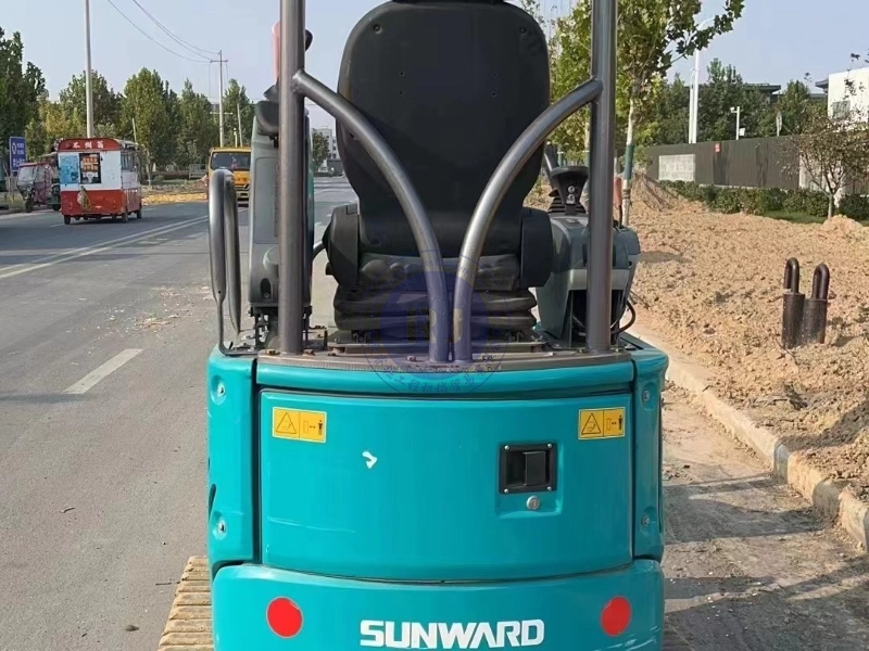 Fairly Used Power Operating Sunward Swe18uf Mini Excavator 1.8 Ton For Sale