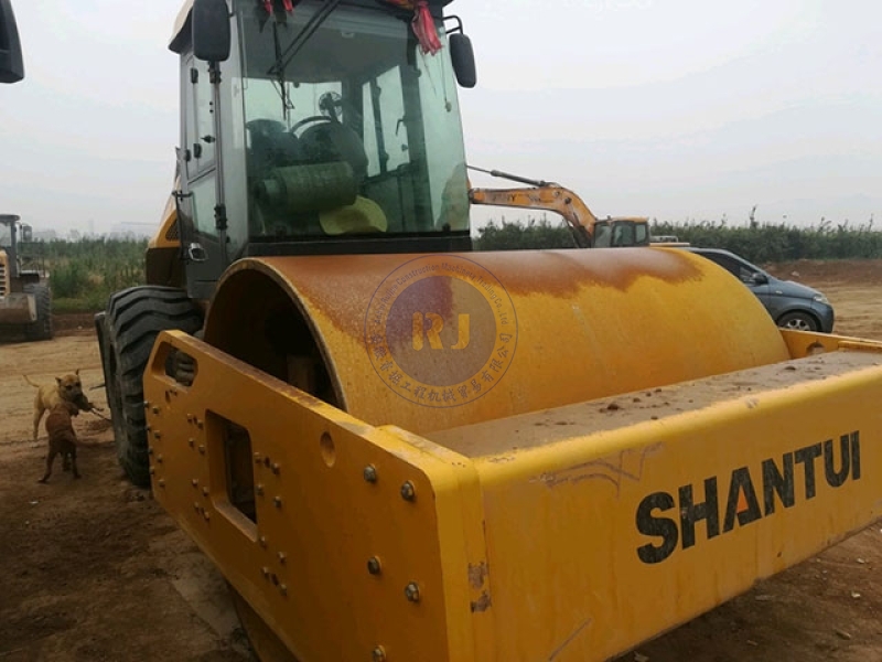 Shantui SR26M-3 26 Ton Vibratory Road Roller 140KW Weichai Engine