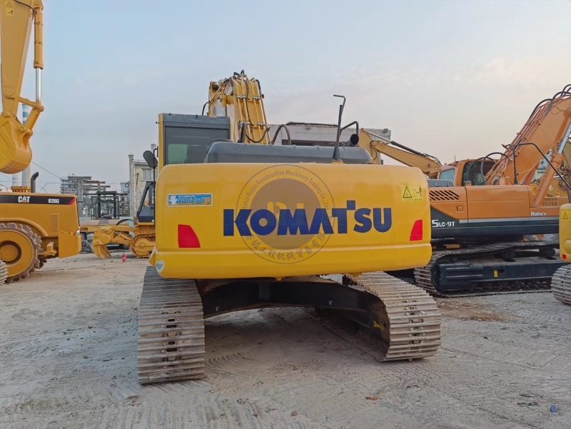 Japan Used Komatsu PC240 PC240-8 Medium Excavator 24ton Second Hand Komatsu 240 240-8 Earth Moving Digger Construction Machinery