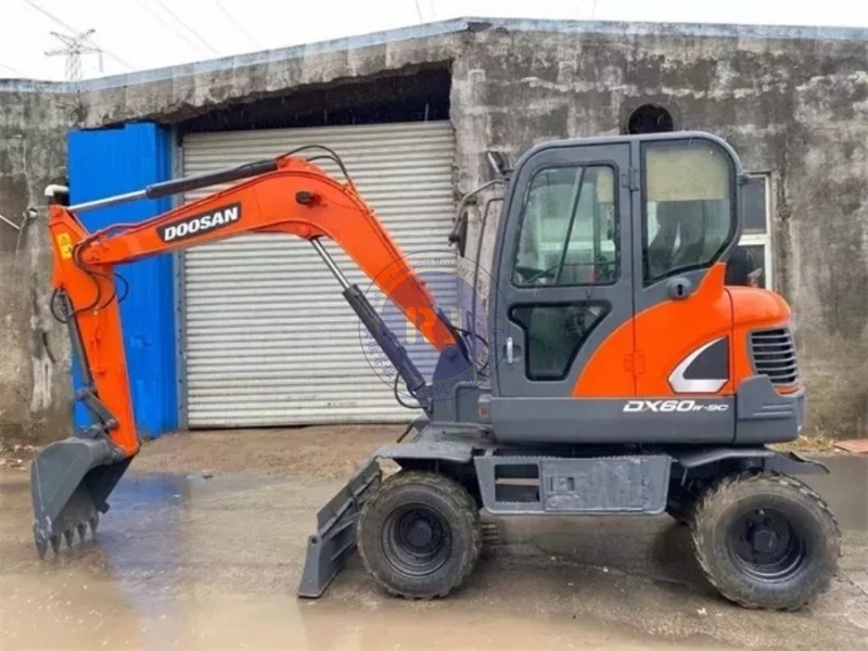 Mini Wheel Used Doosan Excavator DX60W-9C Second Hand 5700KG