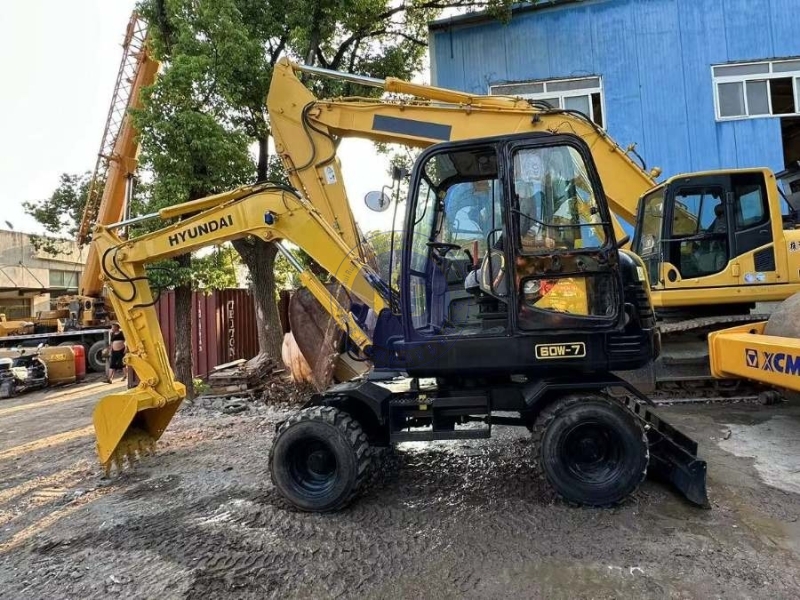 Original Hyundai R60w-7 Pre Owned Mini Excavator Used Wheel Digger 6 Ton