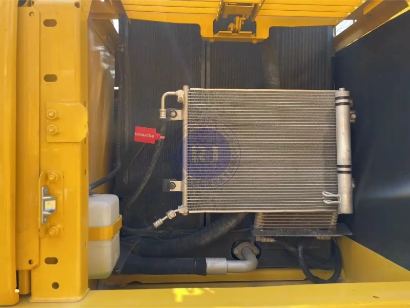 Japanese Hydraulic Used Komatsu PC200-8 Excavator Machine 2000KW 19Tonne
