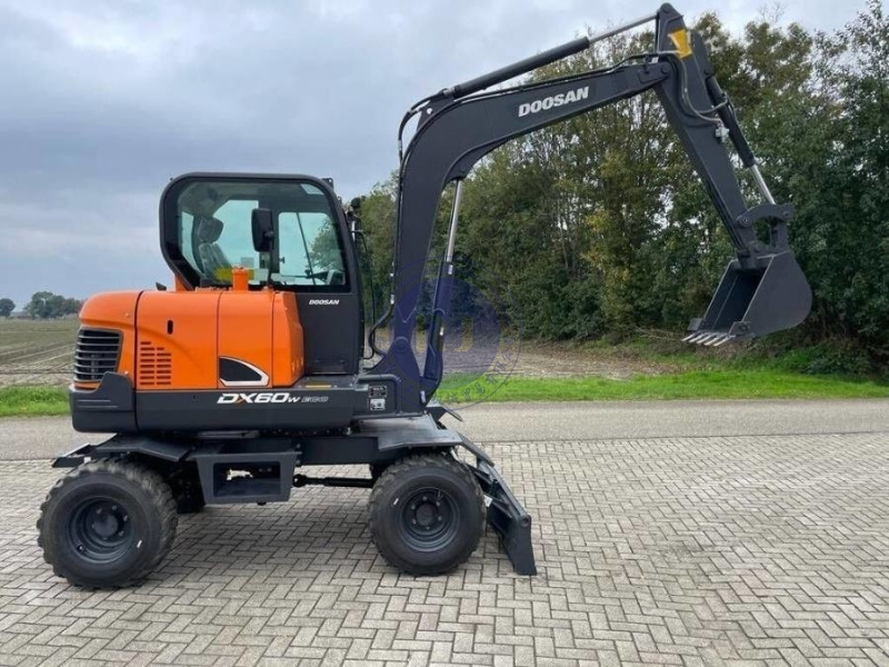 Rubber Wheel Used Doosan Excavator Machinery DX60W 5550KG