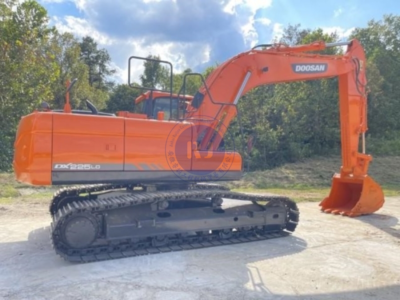 1900KW Doosan DX225LC Used Large Excavators Construction Digging Machine