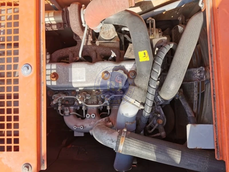 Little Working Hours Used Cheap Hitachi 135 Excavator