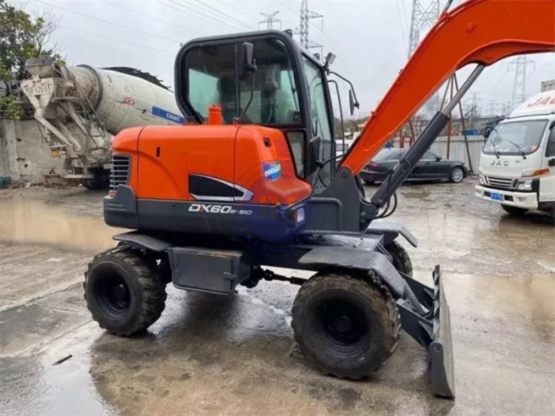 Mini Wheel Used Doosan Excavator DX60W-9C Second Hand 5700KG