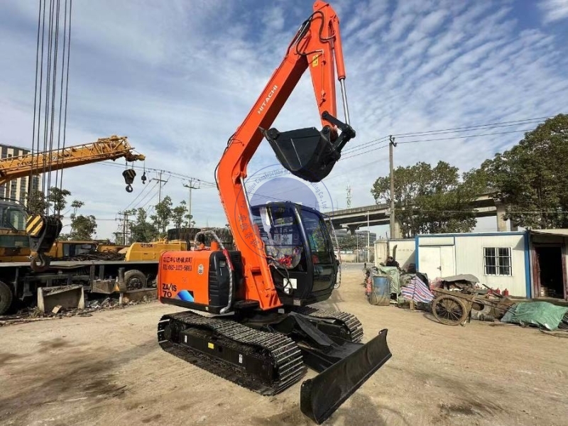 Repossessed Old Hitachi Mini Excavator Zx70 Construction Machinery