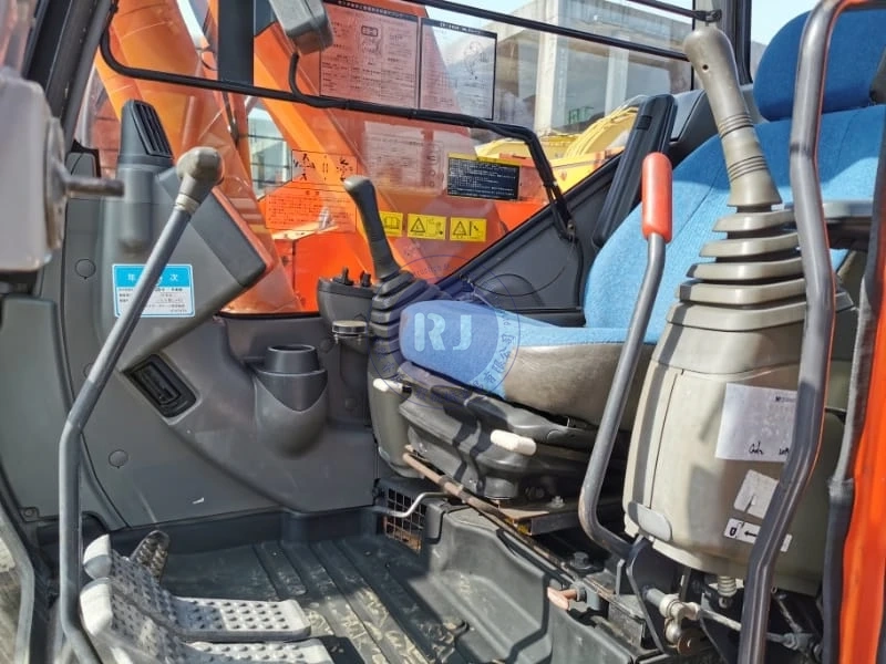 Little Working Hours Used Cheap Hitachi 135 Excavator