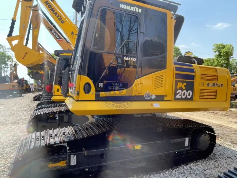 Japanese Hydraulic Used Komatsu PC200-8 Excavator Machine 2000KW 19Tonne