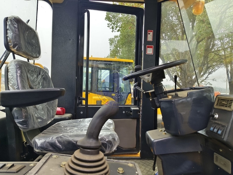HIGH QUALITY and CHEAP PRICE  Used LiuGong 856 Wheel Loader for sale